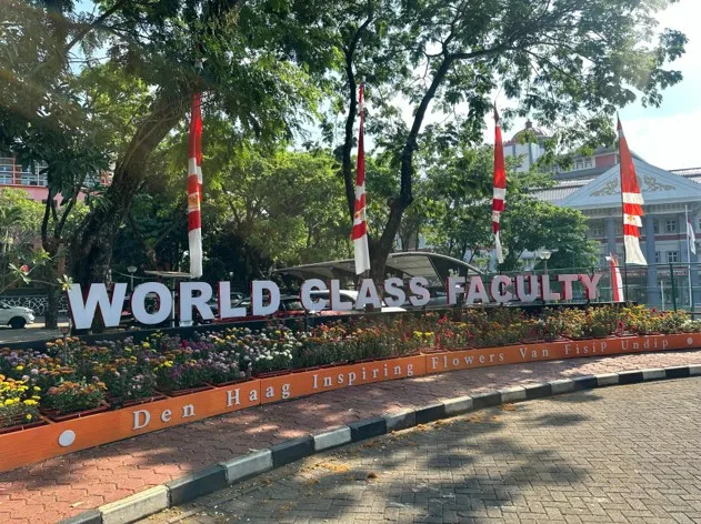 Den Haag Inspiring Flowers Van FISIP Undip